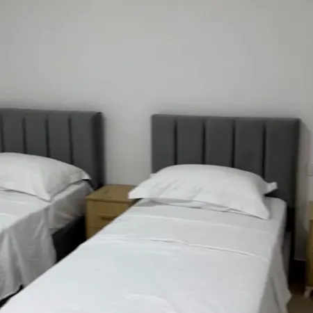 Chriss Apartment Lezhe